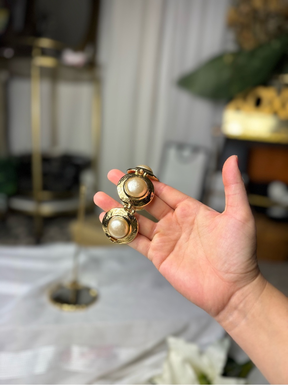 Yves Saint Laurent Gold-Tone Bracelet with Cream Pearl Cabochons - Picture 13 of 16